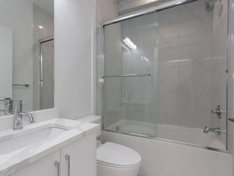 2122 E 32nd Ave #204 — Photo 24
