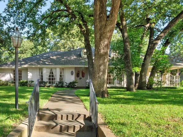 1008 Dobbins Rd, Corsicana, TX 75110