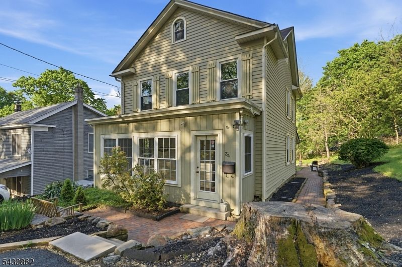 1st image of 34 Taylor St