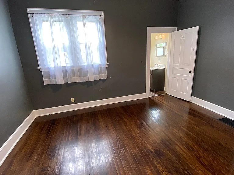 169 E State St — Photo 10