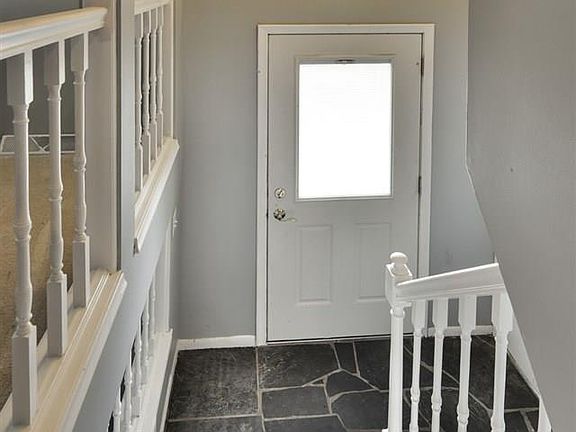 3rd image of 12204 Crawford Cir