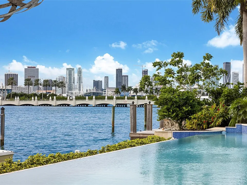 100 Palm Ave