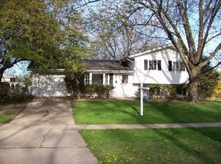 217 S Braintree Dr, Schaumburg, IL 60193