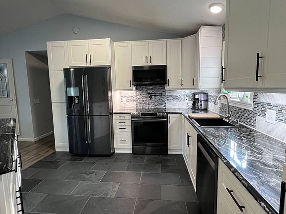 4th image of 88 Whitney Ln