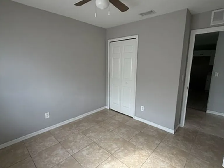 930 Ainsworth St W — Photo 5