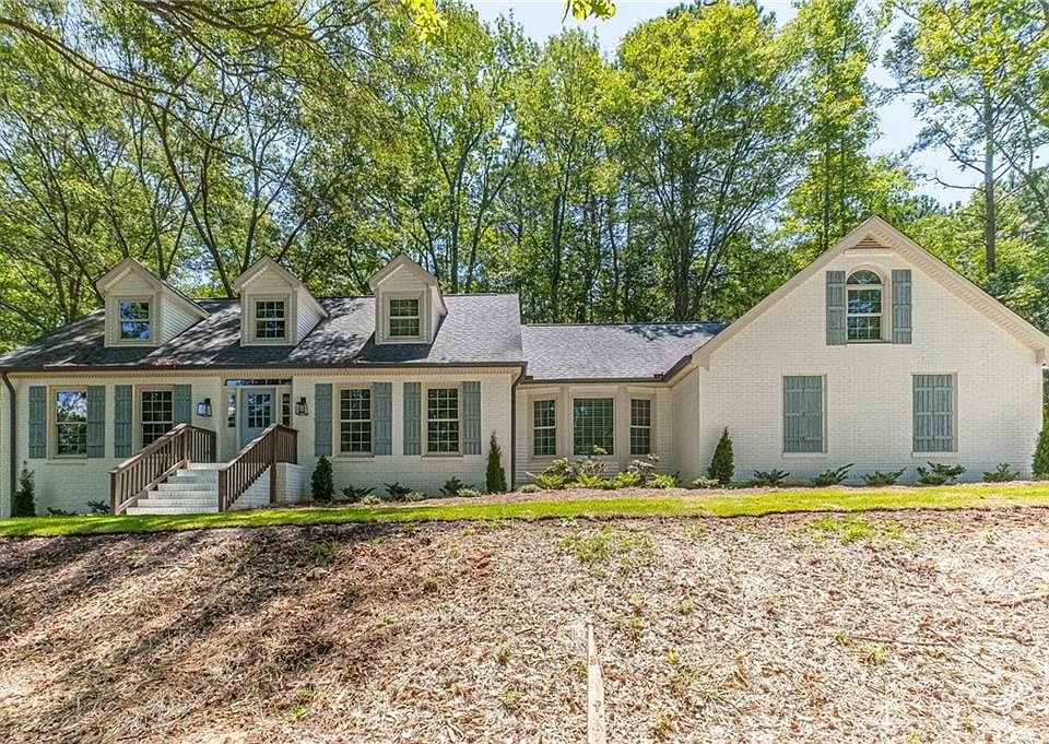 1st image of 590 Riverbend Rd SE