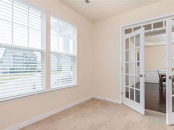 5th image of 406 Diamond Creek Dr