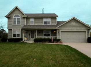129 N Maple Ln, Saukville, WI 53080