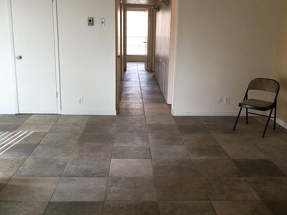 3rd image of 4601 Carlisle Blvd NE APT E2