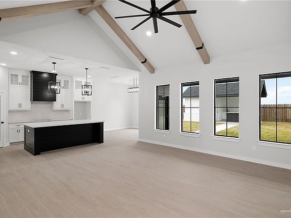 4th image of 923 Thomas Ln