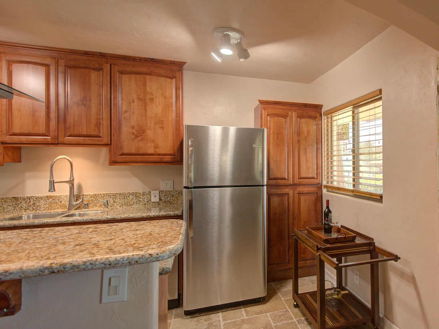 2 bed, 1200 sqft, $2,450 — Photo 2