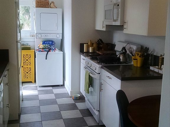 5th image of 228 W Prospect St