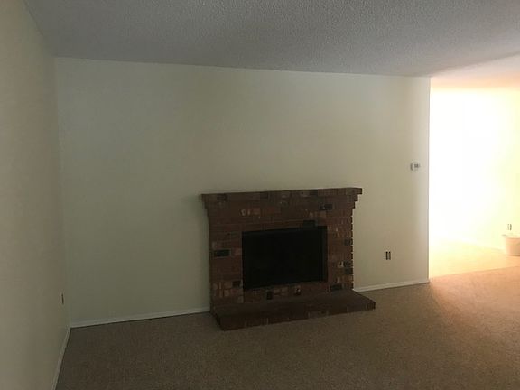 4th image of 50 E Elm Pl