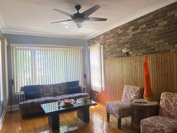 2nd image of 2726 N Hamlin Ave #2