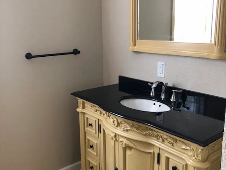 Bathroom vanity