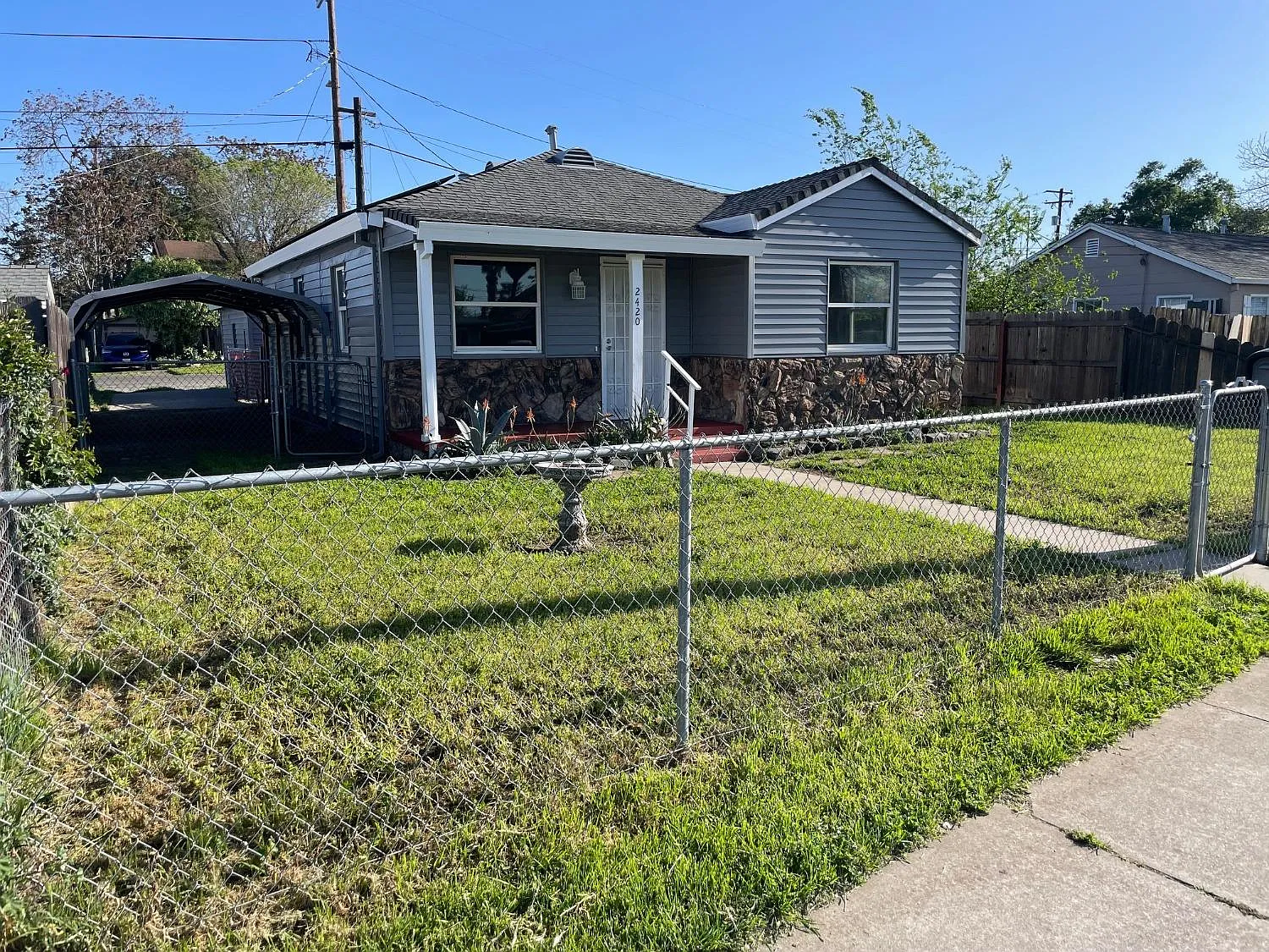 2420 E Fremont St photo 1