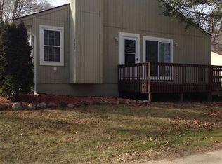 689 E Hamburg St, Pinckney, MI 48169