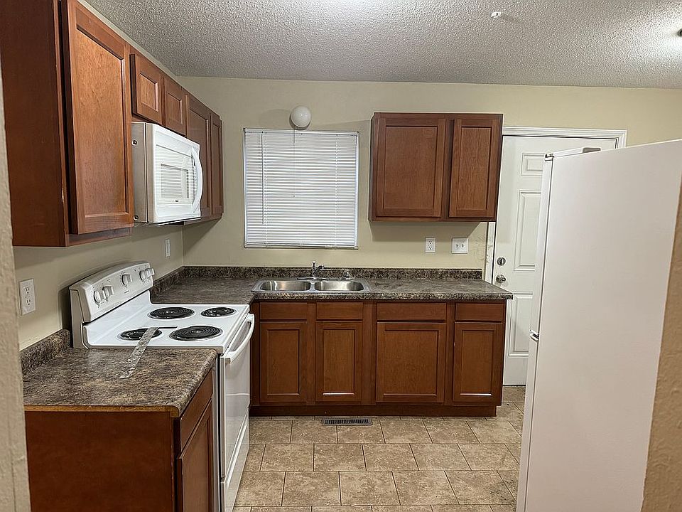 1st image of 6870 Wagoner Dr #4