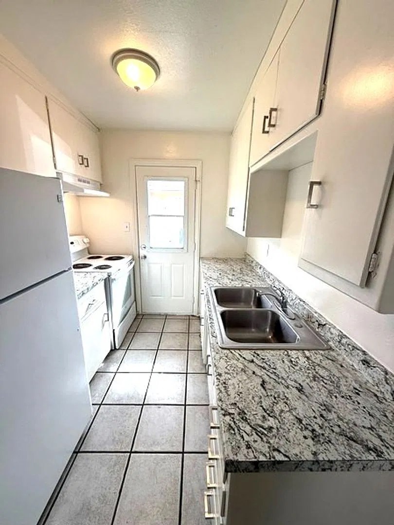 Updated 2 bedroom apartment in Guadalupe with large patio + Water / trash paid + $250 gift card — Photo 4