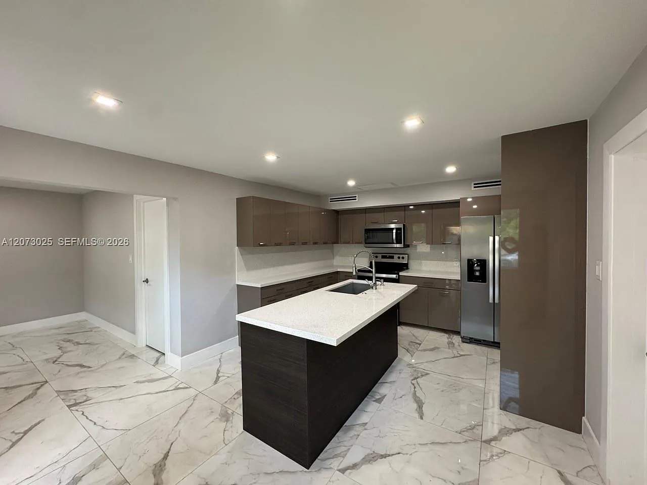 Miami Lakes Cypress Villa — Photo 4