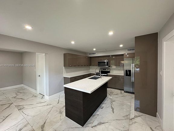 4th image of 15011 Coconut Ct #15011