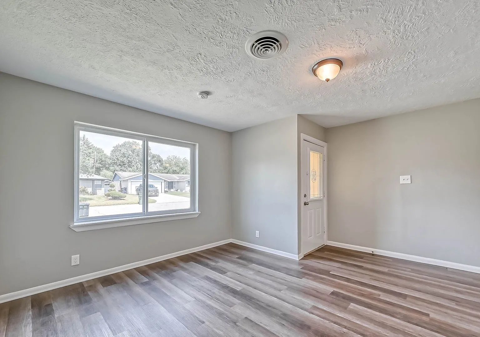Affordable spacious 5bed/2bath single-family house! — Photo 3