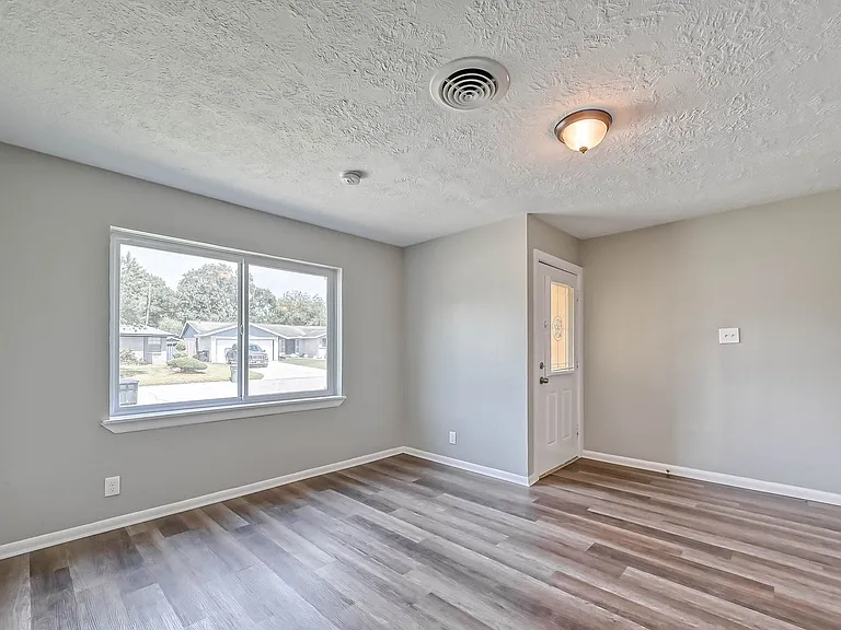 5606 Elm Springs Dr — Photo 3