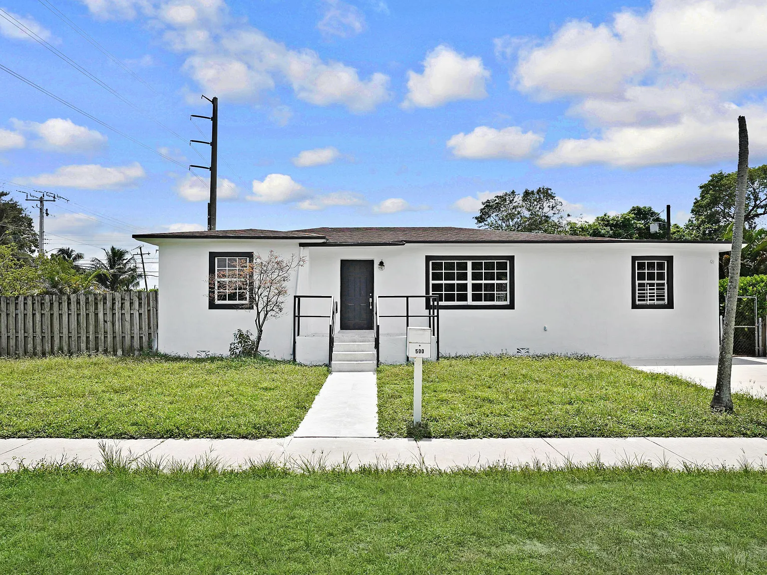 3 bed, 2.0 bath, 1664 sqft, $3,700 — Photo 1