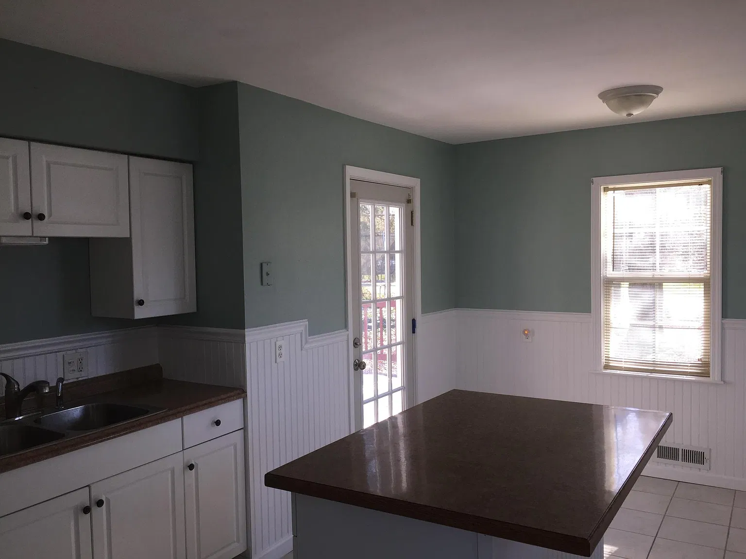 708 Thoreau Ave — Photo 4
