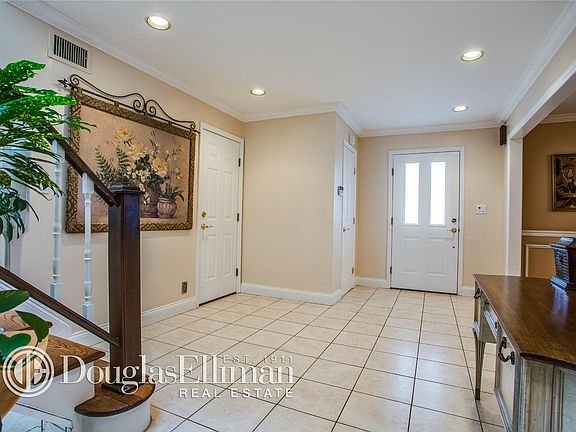 2nd image of 158 Parkway Dr