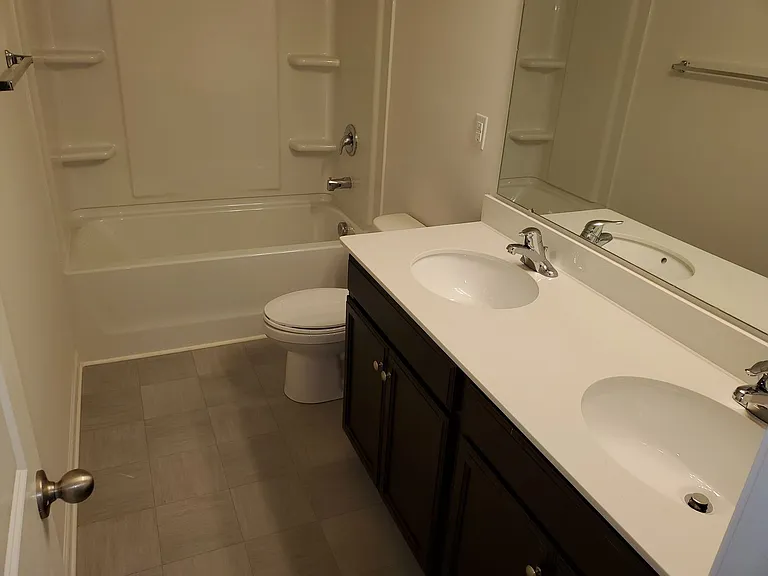 508 Elmwood Pond Ct — Photo 5