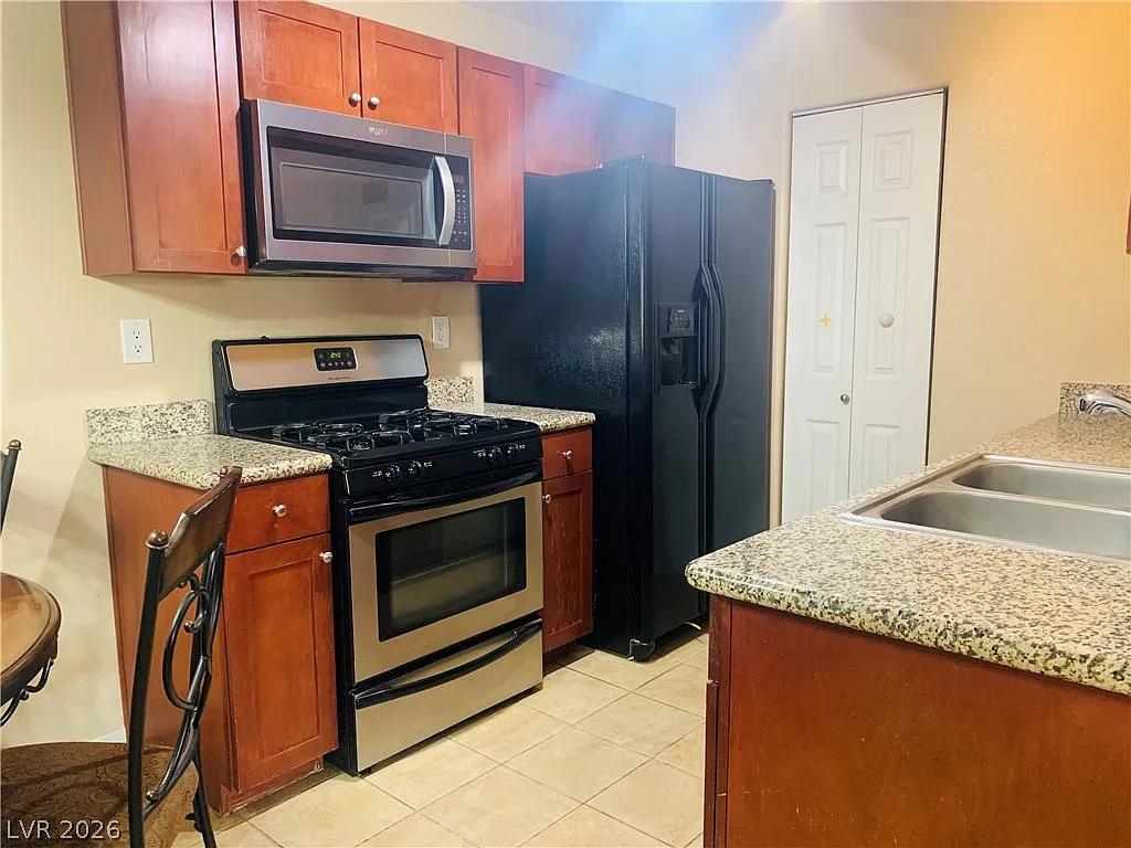 2 bed, 2.0 bath, 872 sqft, $1,350 — Photo 4