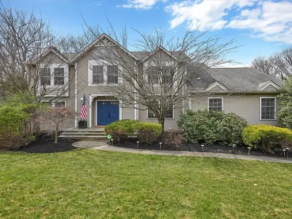 51 Newport Drive, Nanuet, NY 10954