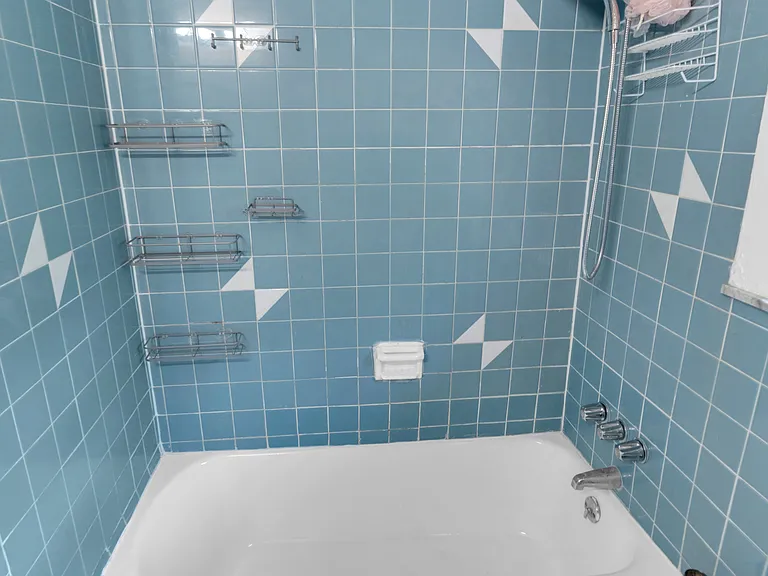 558 Argyle Ave #2 — Photo 9