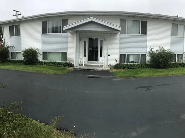 110 McCarren Dr APT 1, Manchester, IA 52057