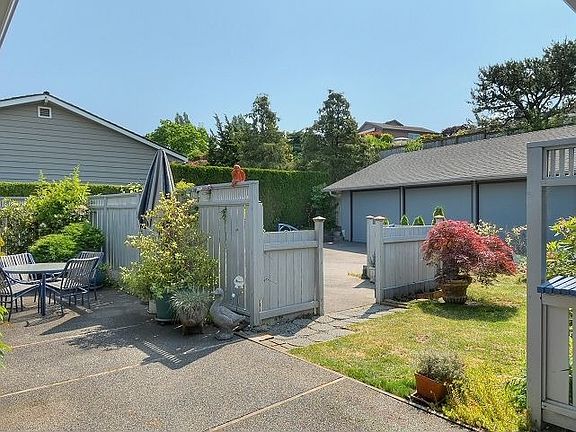 5th image of 12125 SE 16th Pl