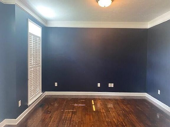 3rd image of 230 Newland Cir