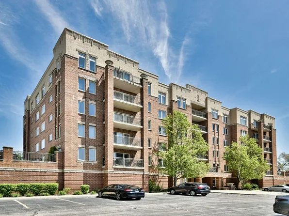 635 Perrie Dr APT 403, Elk Grove Village, IL 60007