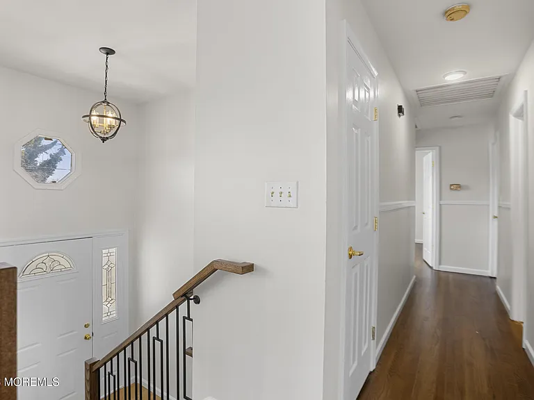 546 George Rd — Photo 3