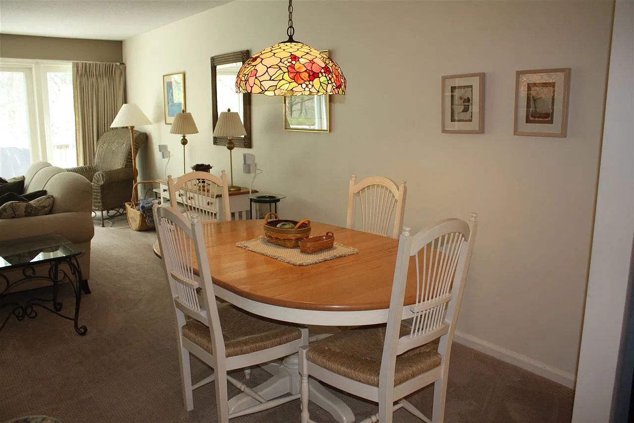 3 bed, 4.0 bath, 2400 sqft, $5,500 — Photo 4