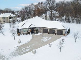 900 Woodcrest Heights Dr, Menasha, WI 54952