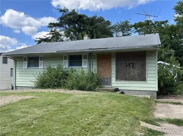 147 Monteith Cir, Saint Louis, MO 63137