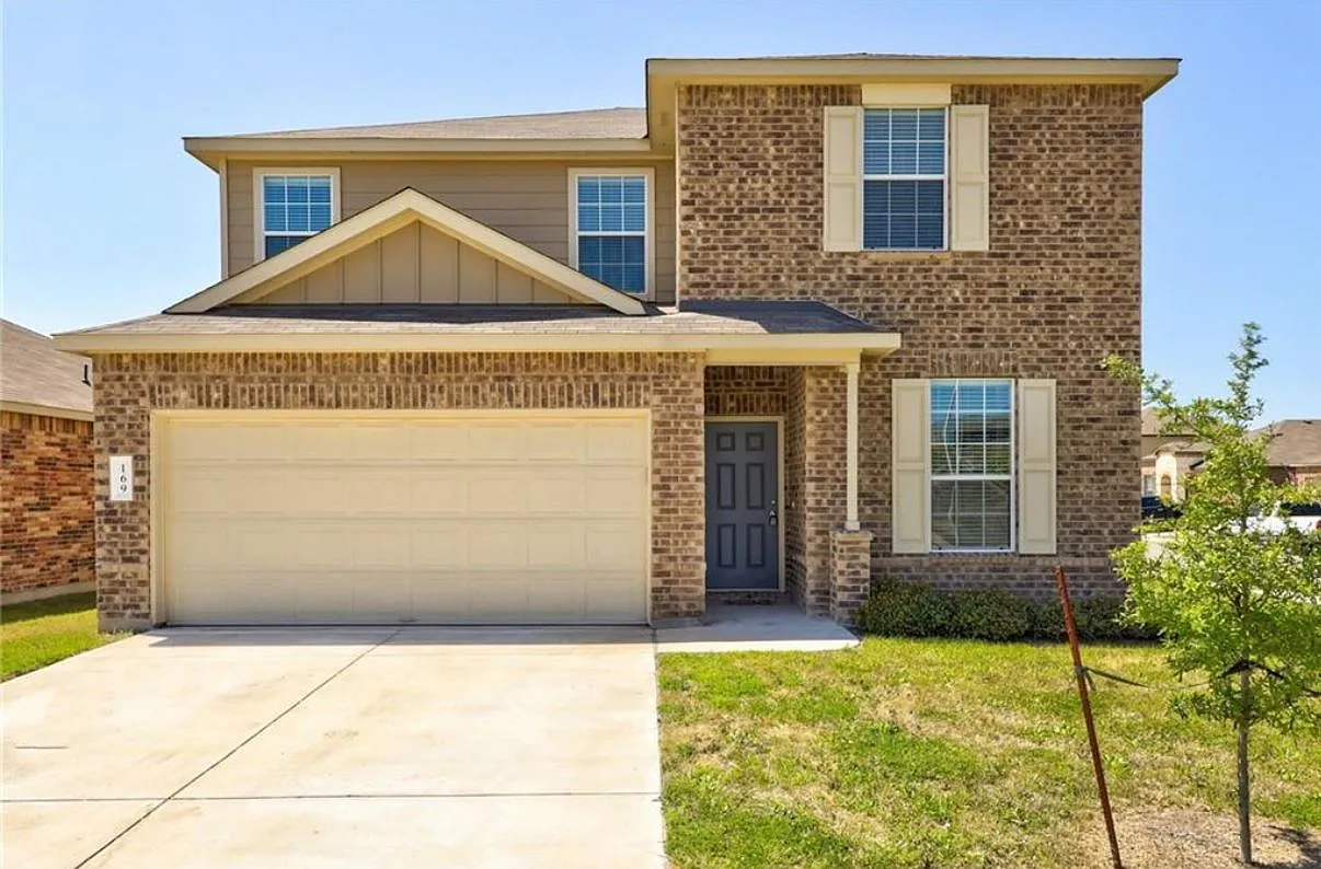 4 bed, 2114 sqft, $2,300 — Photo 1