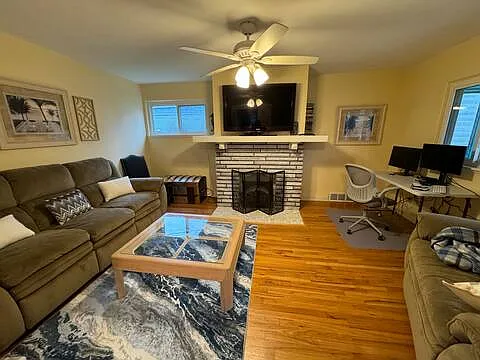 2 bed, 1000 sqft, $1,600 — Photo 3