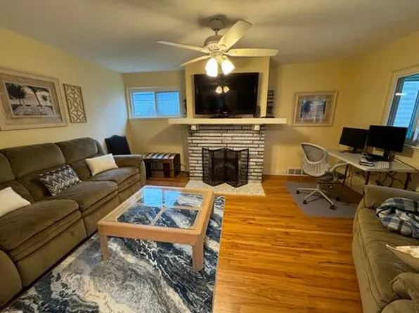233 Dawson Ave APT 1, Sewickley, PA 15143