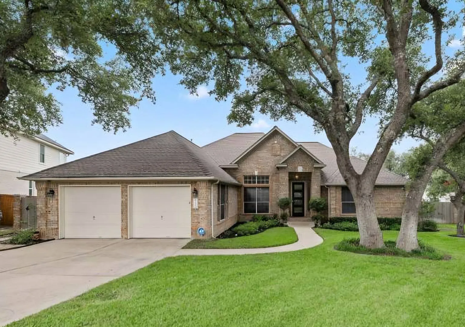 Gorgeous 4/BR 3/BA One-Level Home with Modern Upgrades and Spacious Backyard! — Photo 1