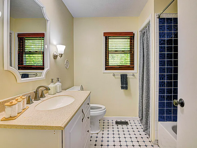 Dogwood Ln — Photo 25