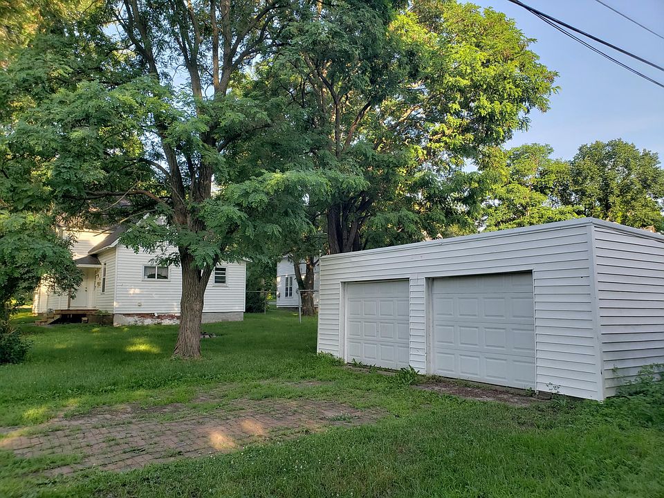 2nd image of 1018 11th Ave E