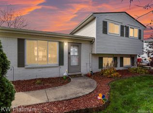 24724 Orchid St, Harrison Township, MI 48045