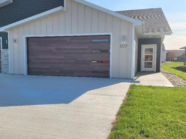 1222 Zitkala Sa Trl, Vermillion, SD 57069